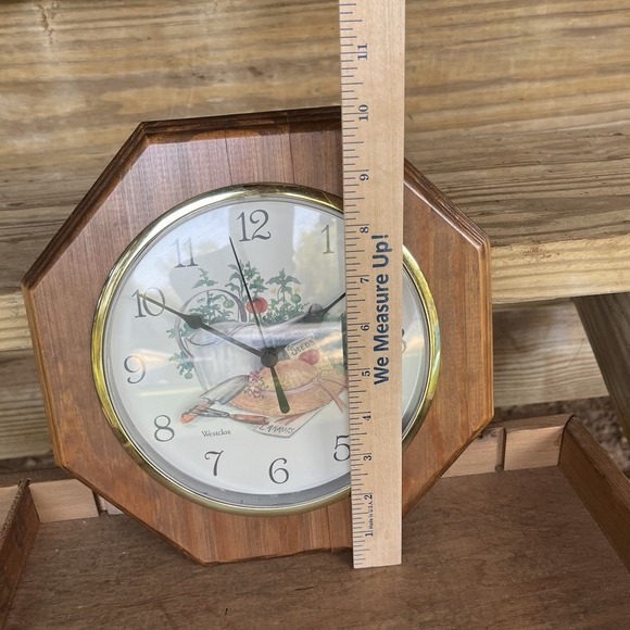VINTAGE WOOD WESTCLOX Octogan WALL CLOCK GARDENING THEME 10.5" - Picture 2 of 5